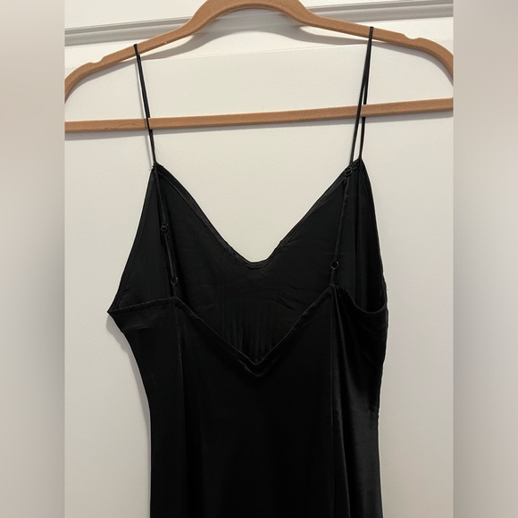 100% silk slip dress with adjustable shoulder straps - Picture 2 of 5